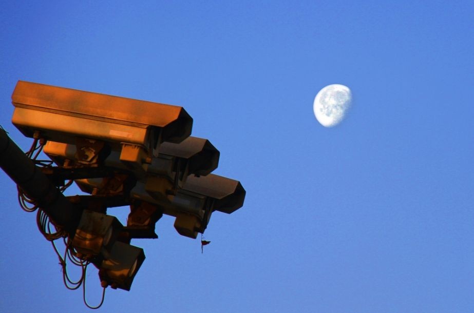 �糿��������������գ�̫���ѴӶ�������ץ��һ�š�