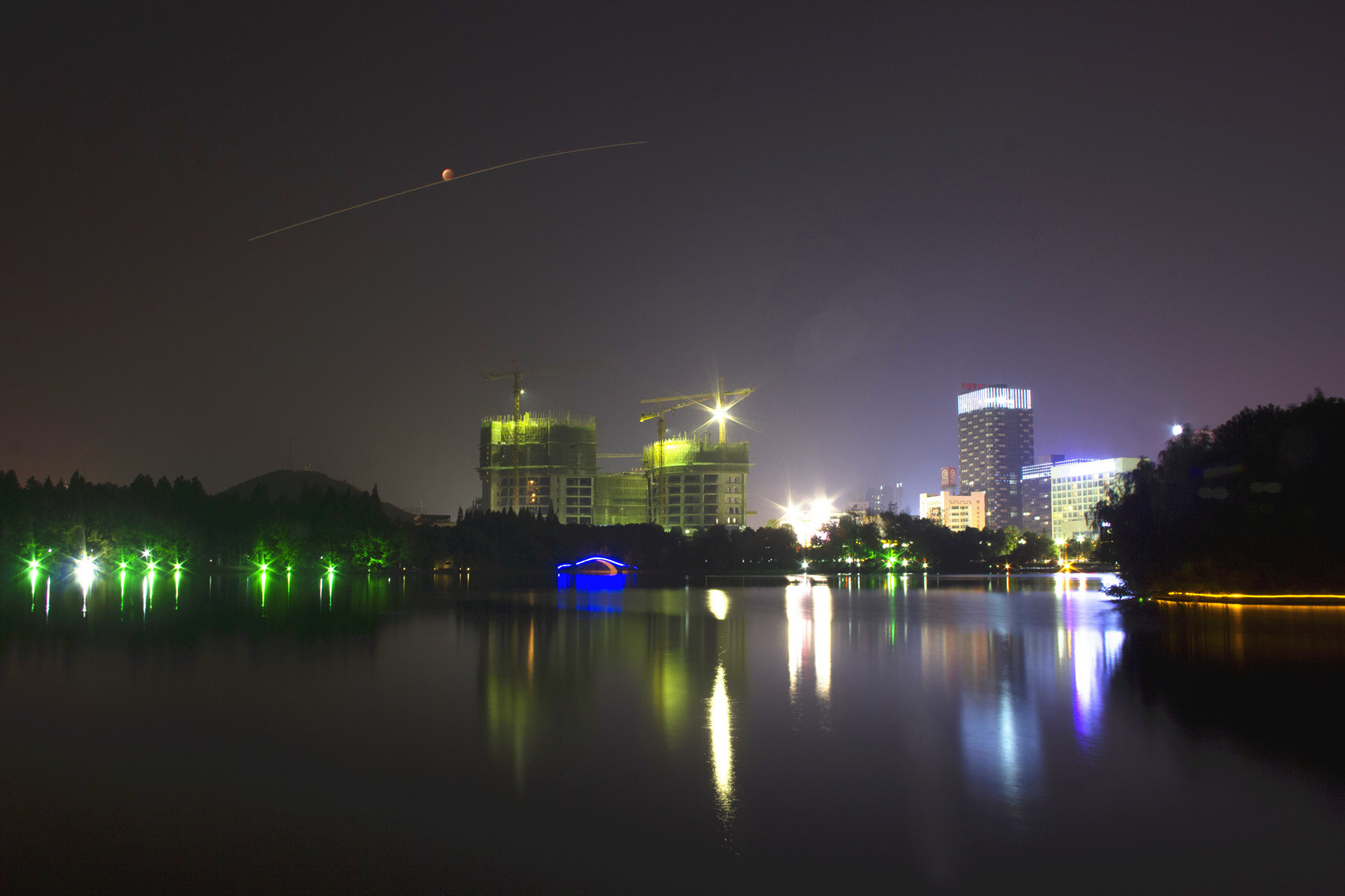 ���羰 �ɻ��Ĺ켣