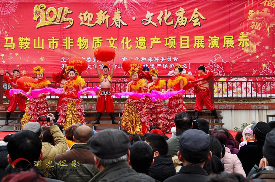 ����ɽ�з������Ļ��Ų���Ŀչ��ʾ