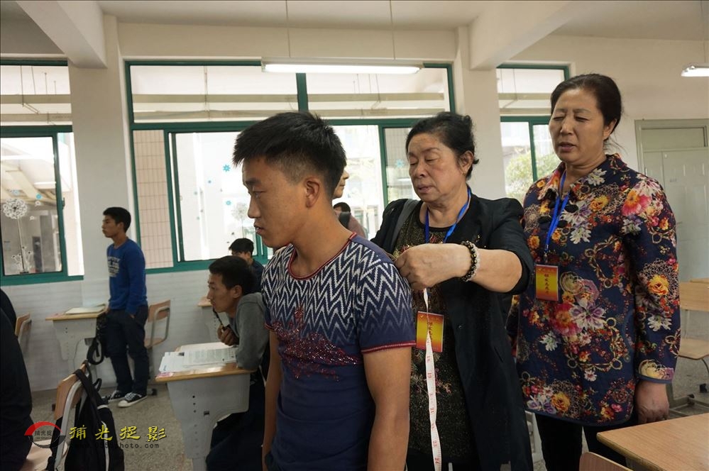 ̫���ˣ�үү ������׼����ÿλͬѧ֯һ��ë��