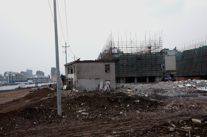 �Աߵ�¥���Ѹǵ�����