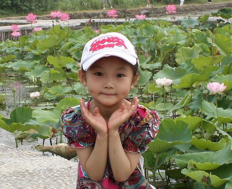 ����СŮ��