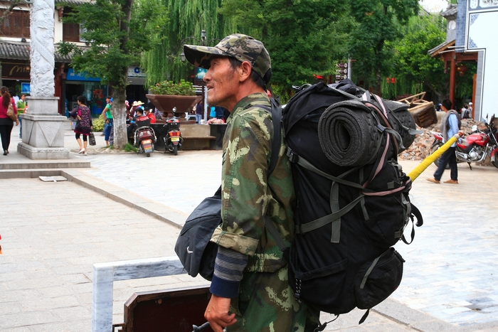 ������������������ʵĹų���ҹ���ڽ���һ�ǣ����������ǵ�ͬʱ����ʼ��˼����Զ���ĳ��У���˫����Ҳ��� ...