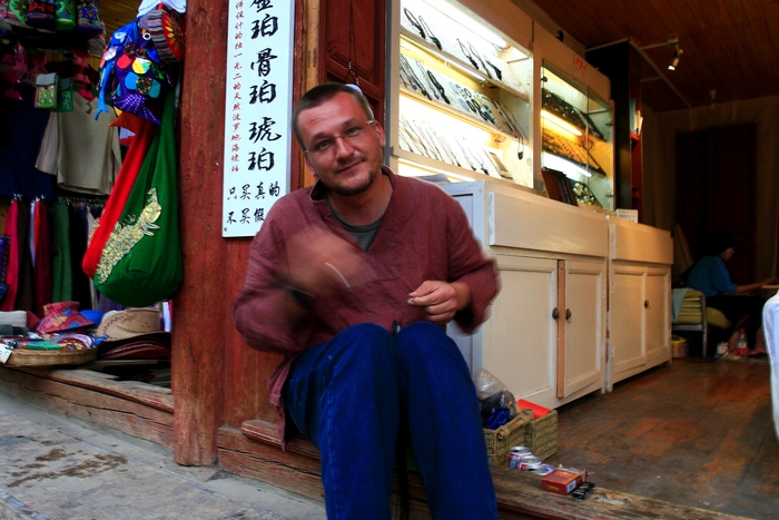 ����һ����Ц���������ѳ�Ϊ�ܶ������Ļ�˼������Щƣ�������߷��ɡ����ˡ��ȼ�֮�أ������ǲ������ɵ���ѡ ...